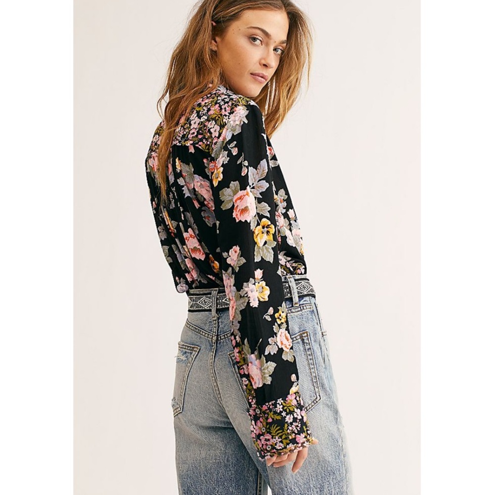 Free People Hold On To Me Printed Top - Picture 2 of 9